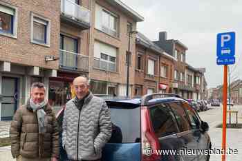 Dorpscentrum krijgt bijkomende parkeerplaatsen op vraag van handelaars: “Er komt ook een betere doorstroming van het verkeer”