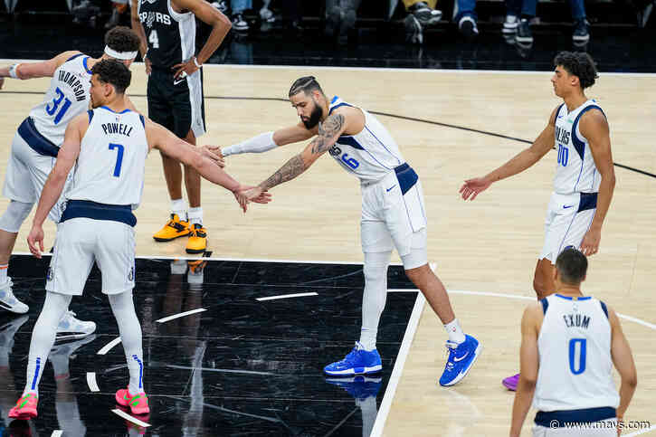 Mavericks dig deep, knock off Spurs
