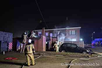 Twee garages in de as na hevige brand