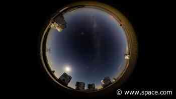 Wispy comet photobombs 'rare' planetary parade above Chile's Atacama Desert (photos)