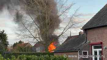 Schuurtje achter woning vliegt in brand