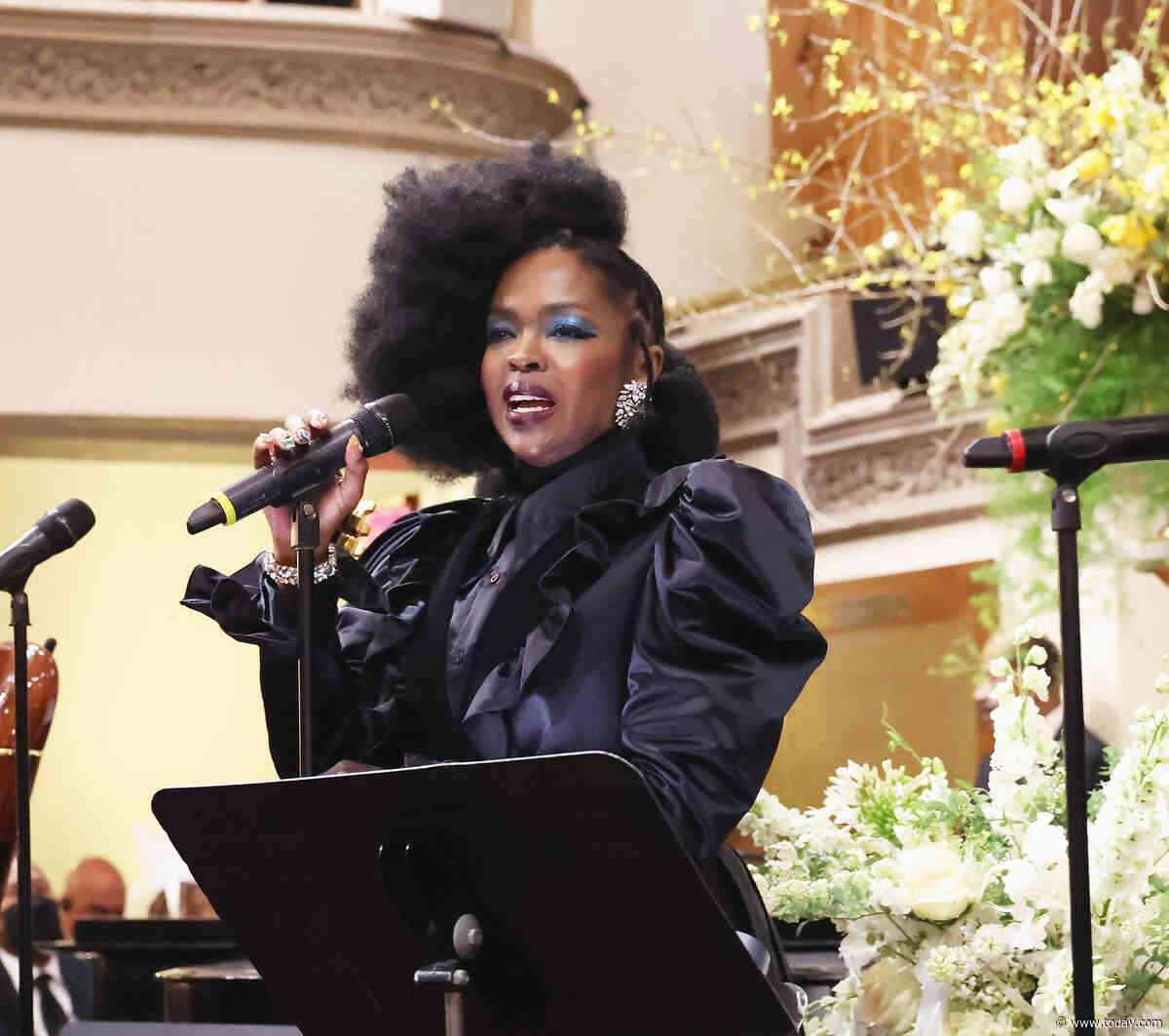 Lauryn Hill, Wyclef Jean and Stevie Wonder perform ‘Killing Me Softly with His Song’ at Roberta Flack’s memorial service