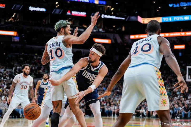 Spurs ride Fox’s big night to stop Mavericks
