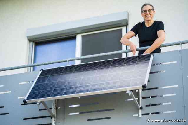 Gezin in Vlaanderen mag twee stekkerzonnepanelen plaatsen zonder meldingsplicht