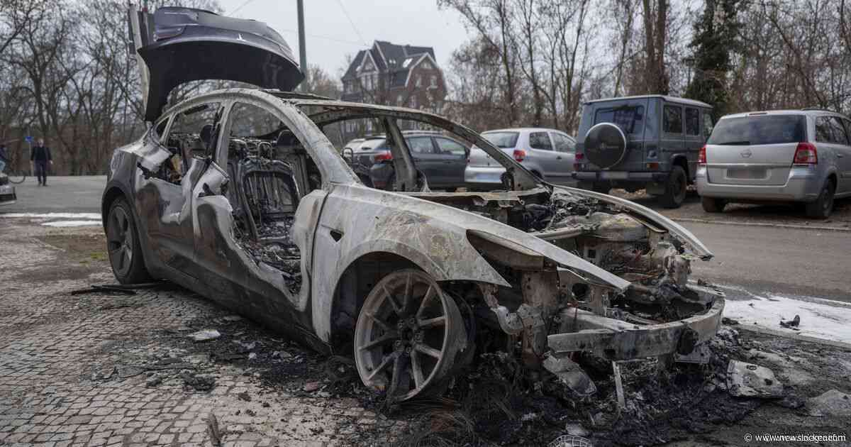 Tesla’s in brand gestoken in Berlijn