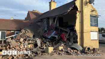 Pub struck by lorry set to be rebuilt
