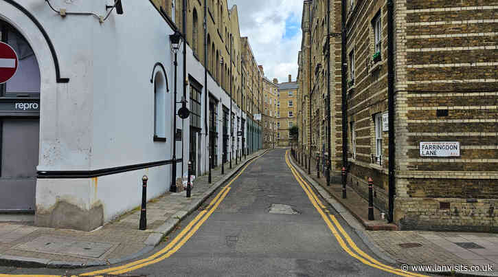 London’s Alleys: Pear Tree Court, EC1