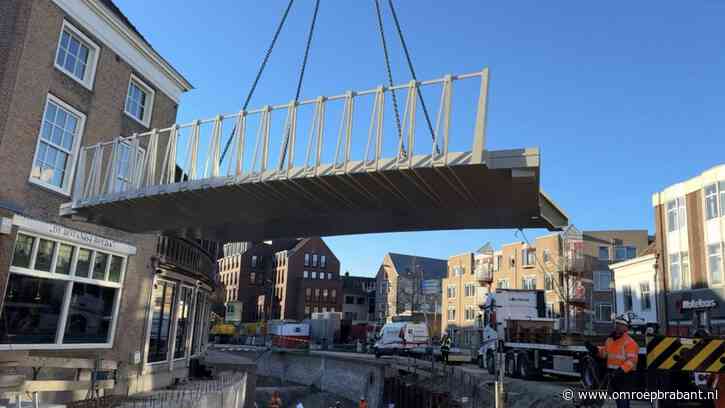 Brug over stadsrivier verbindt haven weer met singels: 'Historisch moment'