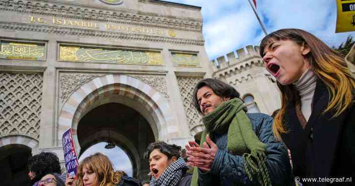 Felle protesten na arrestatie burgermeester Istanbul: ’Democratie en wet met voeten getreden’