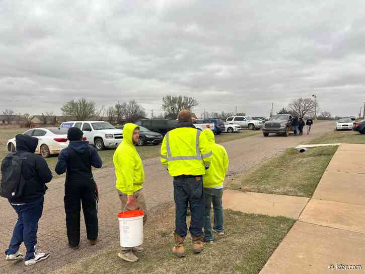 Volunteers give necessities to Oklahomans impacted by fires