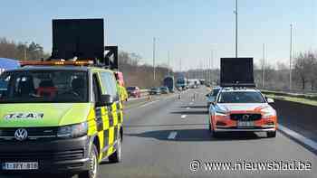 Ernstig ongeval op E34 richting Antwerpen: drie rijstroken versperd in Oelegem