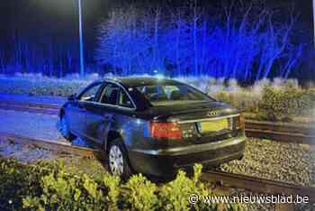 Bestuurder (30) rijdt zich vast op tramsporen én blijkt onder invloed van drugs: “Sloeg aanvankelijk op de vlucht”