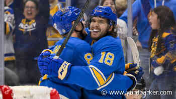 Watch: Blues teammates combine for one of season's craziest goals