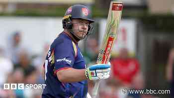 Rossington signs new T20 only Essex contract