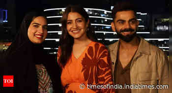 Anushka and Virat Kohli pose with fan in Dubai