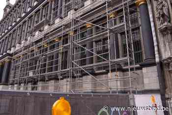Het stadhuis staat in de stellingen: ook opvallend detail krijgt nieuwe laag verf