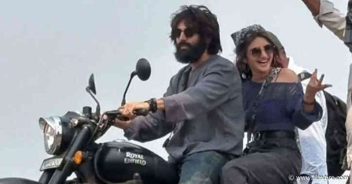 Fans Are Obsessed With Kartik Aaryan and Sreeleelaâs BTS Pics From Anurag Basuâs Next