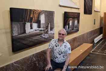 Luc(57) exposeert in wereldberoemd hospitaal: “De naaktmodellen passen volledig in dit historisch decor”