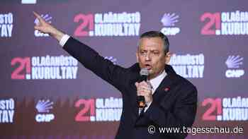 CHP-Chef Özel auf Parteitag in Ankara wiedergewählt