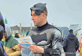 Batman and Robin swoop in on con artists targeting tourists in London