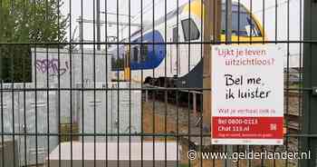 Noord-Limburg en regio Nijmegen krijgen bordjes tegen zelfdoding langs spoor, ‘impact is groot’