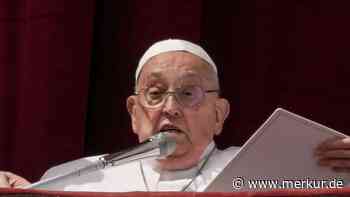 Video: Katholiken feiern gesundheitlich angeschlagenen Papst Franziskus auf Petersplatz
