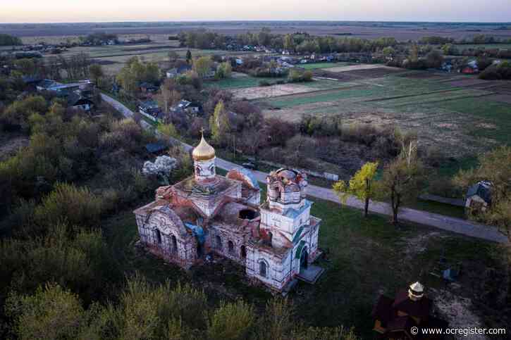 Russian attacks during Easter ceasefire declared by Putin killed 3 in Ukraine’s Kherson region