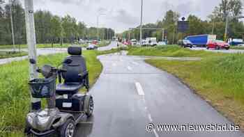 Achtergelaten op brug over E314 in Houthalen: "Wie mist een scootmobiel?"