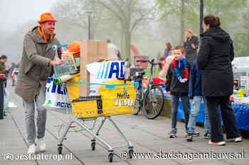 Kleedjesmarkt van start (fotoreportage)