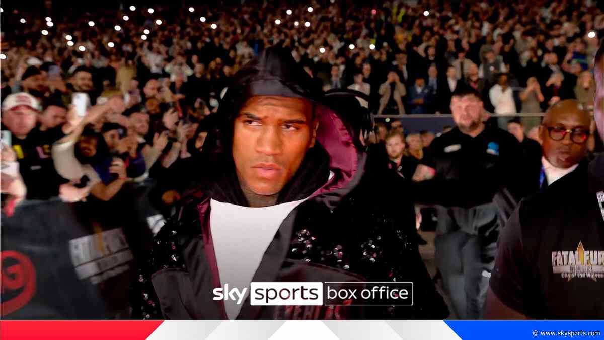 Conor Benn ringwalks at Tottenham!