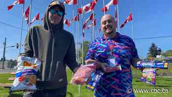 Hundreds of Americans accept B.C. man's social media invite to visit Canada