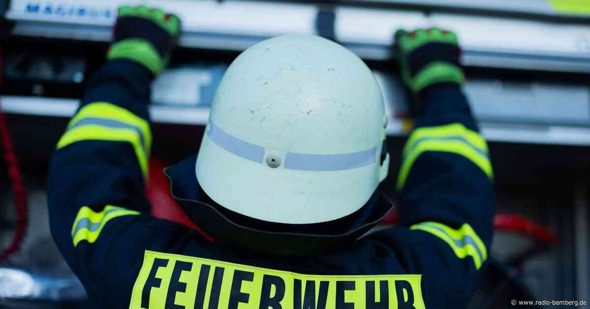 Feuerwehr rettet Frauen von Flachdächern