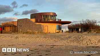 New lifeguard station and facilities at beach