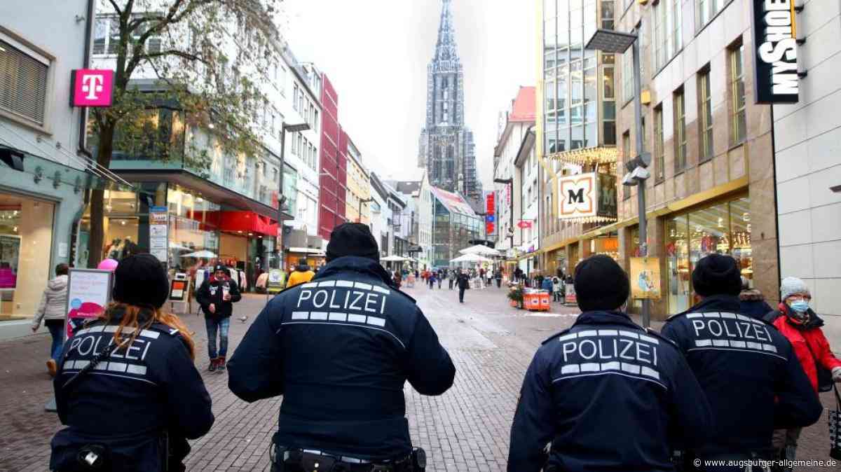 Vier Männer schlagen 42-Jährigen bewusstlos und stehlen sein Handy