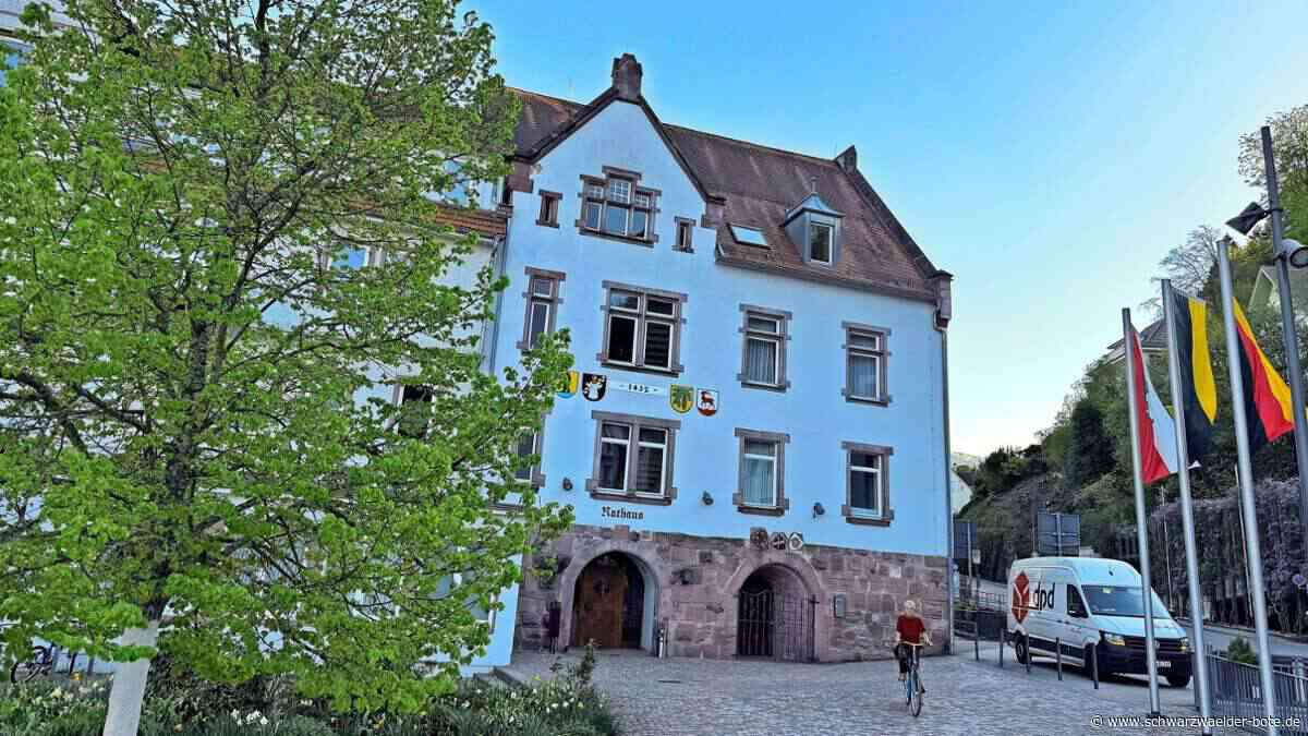 Haushalt in Bad Herrenalb beschlossen: Jetzt gilt es, „den Daumen darauf zu halten“