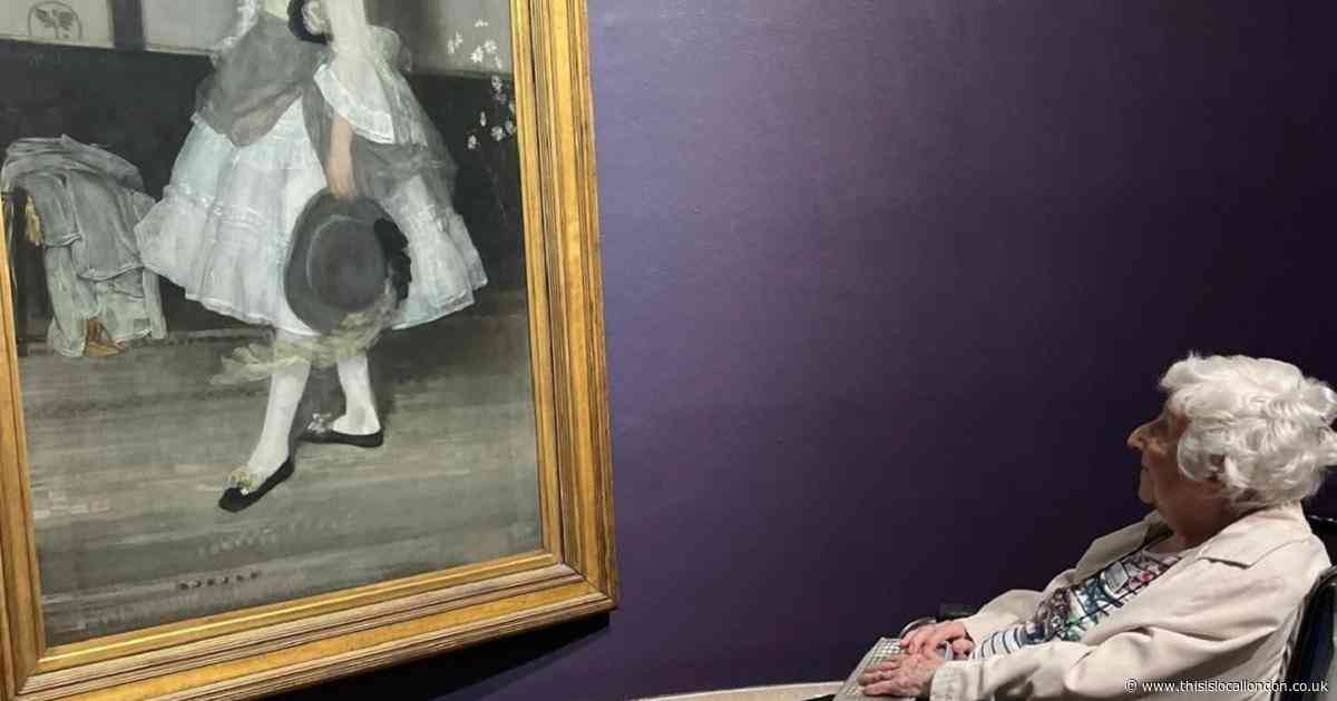 Care home takes residents on visit to Tate Britain gallery