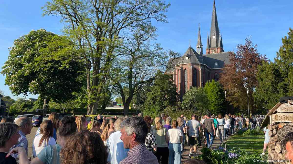 Stille tocht voor overleden vrouw (46): 'Haar leven is haar afgepakt'
