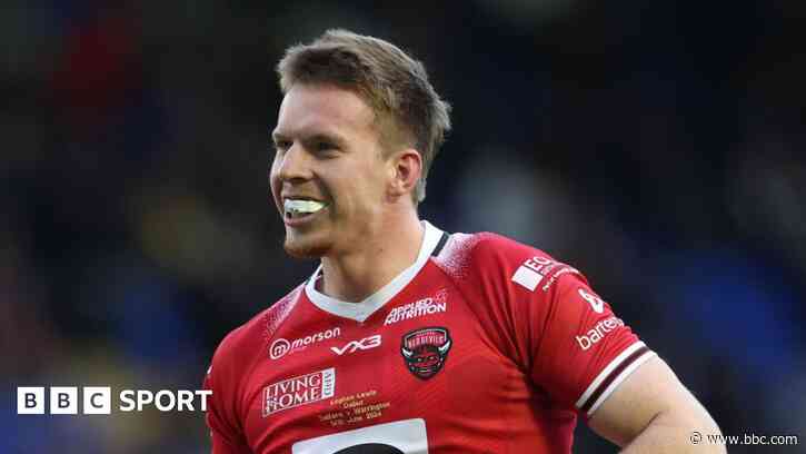 Salford&#39;s Lewis out for months with hip injury