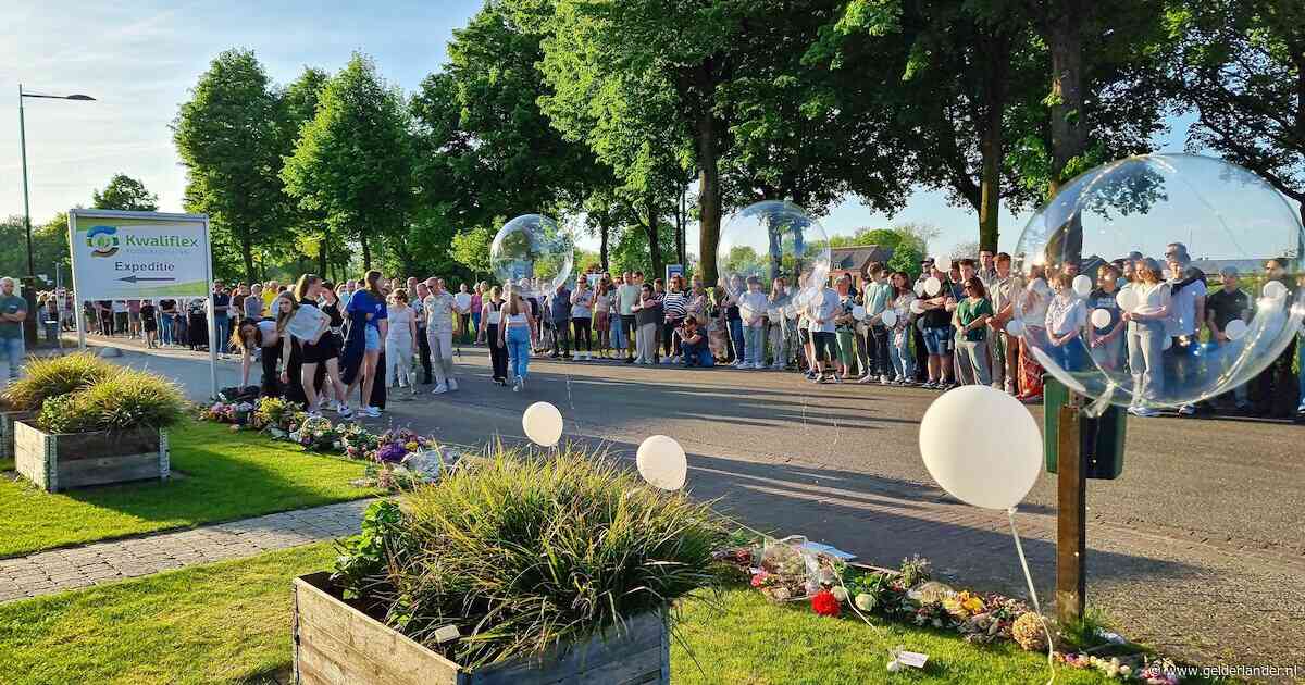 Enorme opkomst bij indrukwekkende stille tocht voor Maartje (45): ‘Geeft familie veel steun’