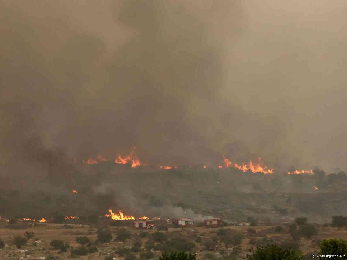 Allarme roghi a Gerusalemme: 7 mila evacuati. E Hamas lancia la jihad dei roghi | La diretta