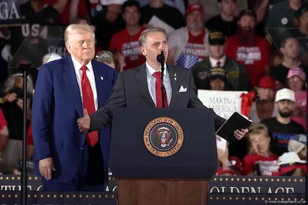 CNN, which blasted Fox after Hannity appeared on Trump rally stage, shrugs off Scott Jennings doing the same