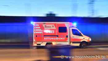 Unfall auf der St2359 bei Stephanskirchen: Einsatzkräfte vor Ort