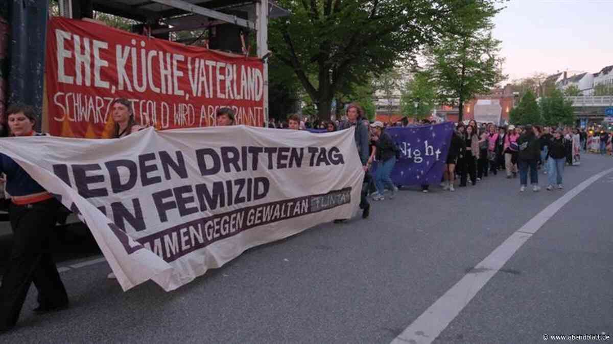 Auf in die Walpurgisnacht: Demo mit 1200 Teilnehmern gestartet