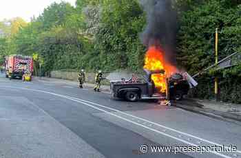 FW-E: Oldtimer verunfallt und geht in Flammen auf - eine verletzte Person