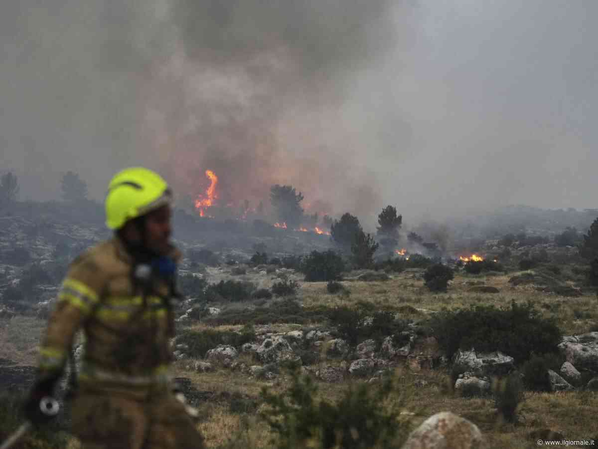 Allarme incendi a Gerusalemme: 7 mila evacuati. E Hamas lancia la jihad dei roghi