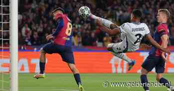 Fenomenale Denzel Dumfries grijpt hoofdrol bij Inter tijdens voetbalfeest in Barcelona