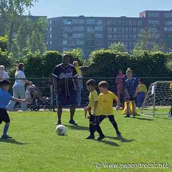 Druk bezocht schoolvoetbal bij VV Papendrecht