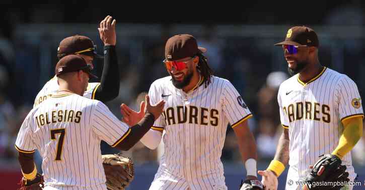 Padres keep the boat afloat