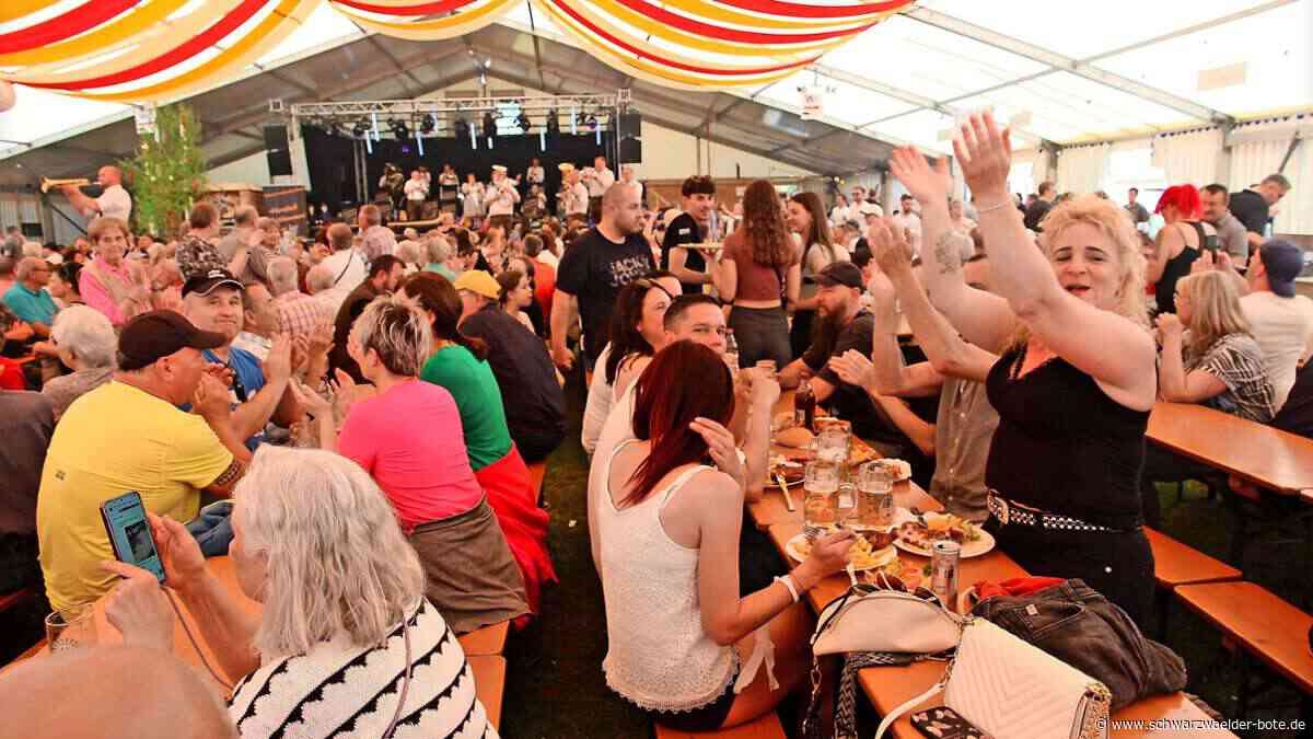 Frühlingsfest Vollmaringen: Blasmusik total im vollen Festzelt