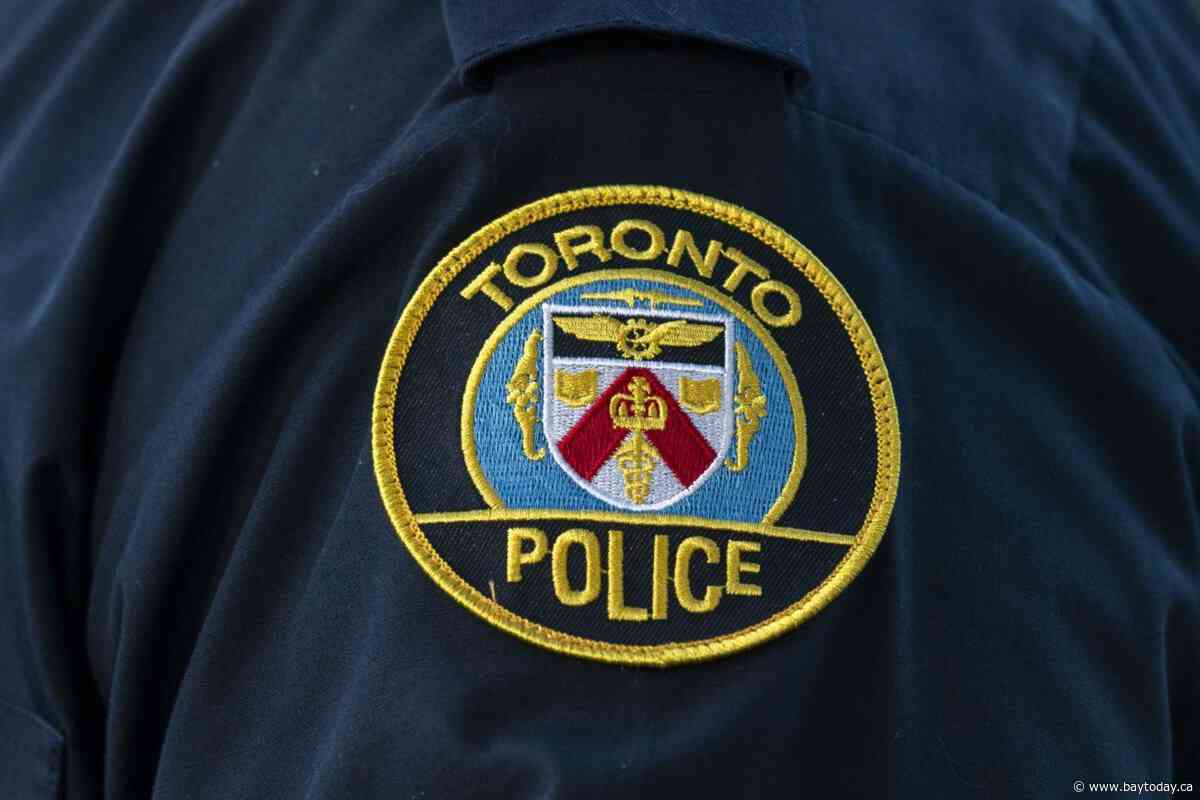 Injured man rescued after plane lands in Lake Ontario near Toronto's east end: police